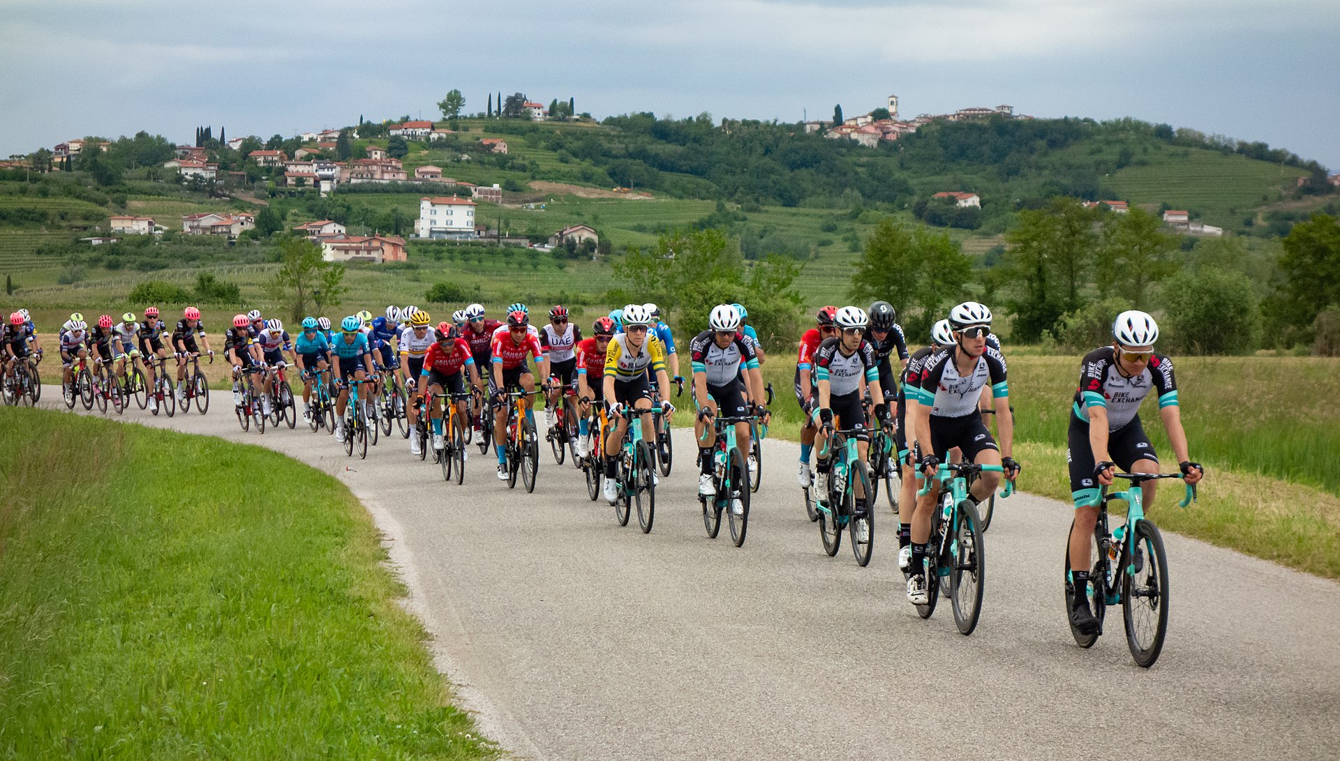 The peloton during stage 15 of the 2021 Giro d'Italia.